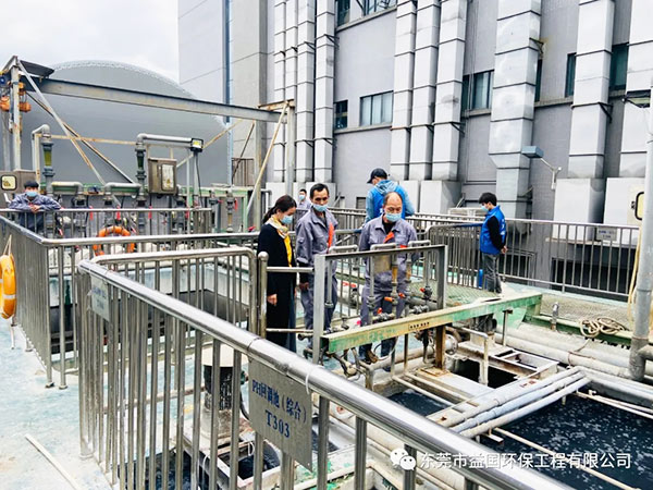 益国环保公司李总慰问春节期间坚守岗位的员工