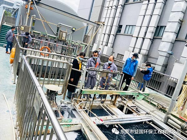 益国环保公司李总慰问春节期间坚守岗位的员工